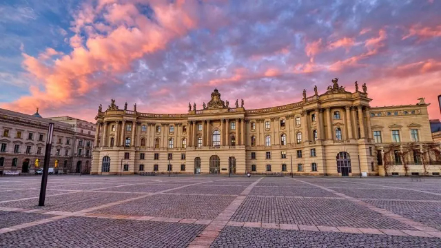 Bebelplatz og mindesmærke for bogbrænding - Berlin | Secret World Trip Planner
