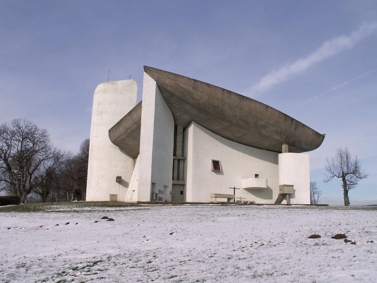 Ronchamp | Notre Dame de Haut y Le Corbusier - Ronchamp | Secret World Trip Planner