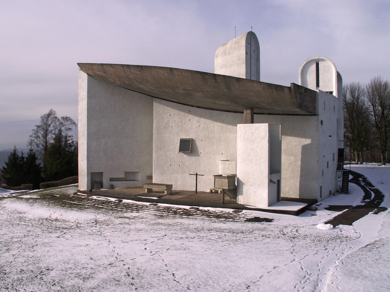 Ronchamp | Notre Dame de Haut y Le Corbusier - Ronchamp | Secret World Trip Planner