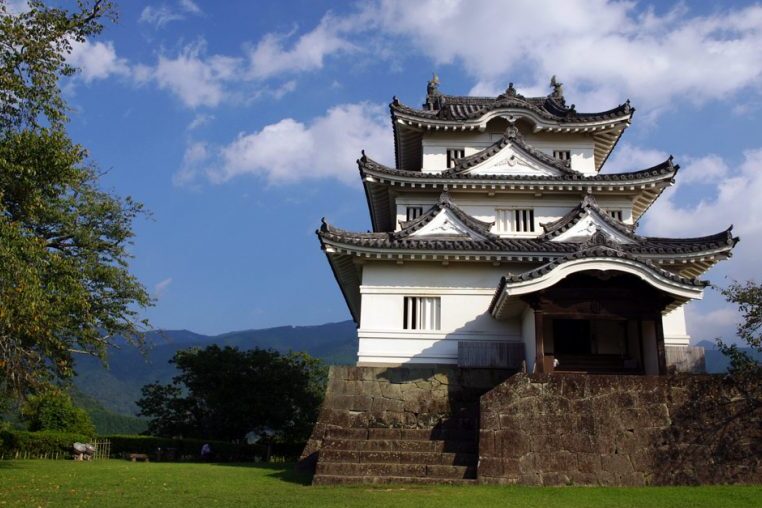 Uwajima Castle:one of 12 castles of the Edo Period — Uwajima