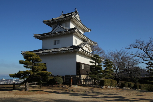 El castillo de Marugame, también conocido como el castillo de Kameyama — Marugame