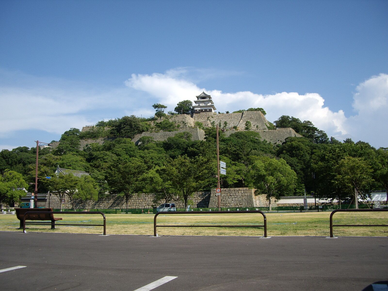 El castillo de Marugame, también conocido como el castillo de Kameyama - Marugame | Secret World Trip Planner