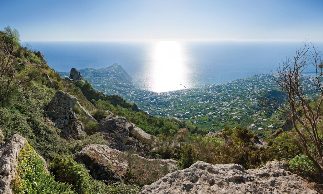 El Monte Epomeo es la montaña más alta de Ischia - Ischia | Secret World Trip Planner