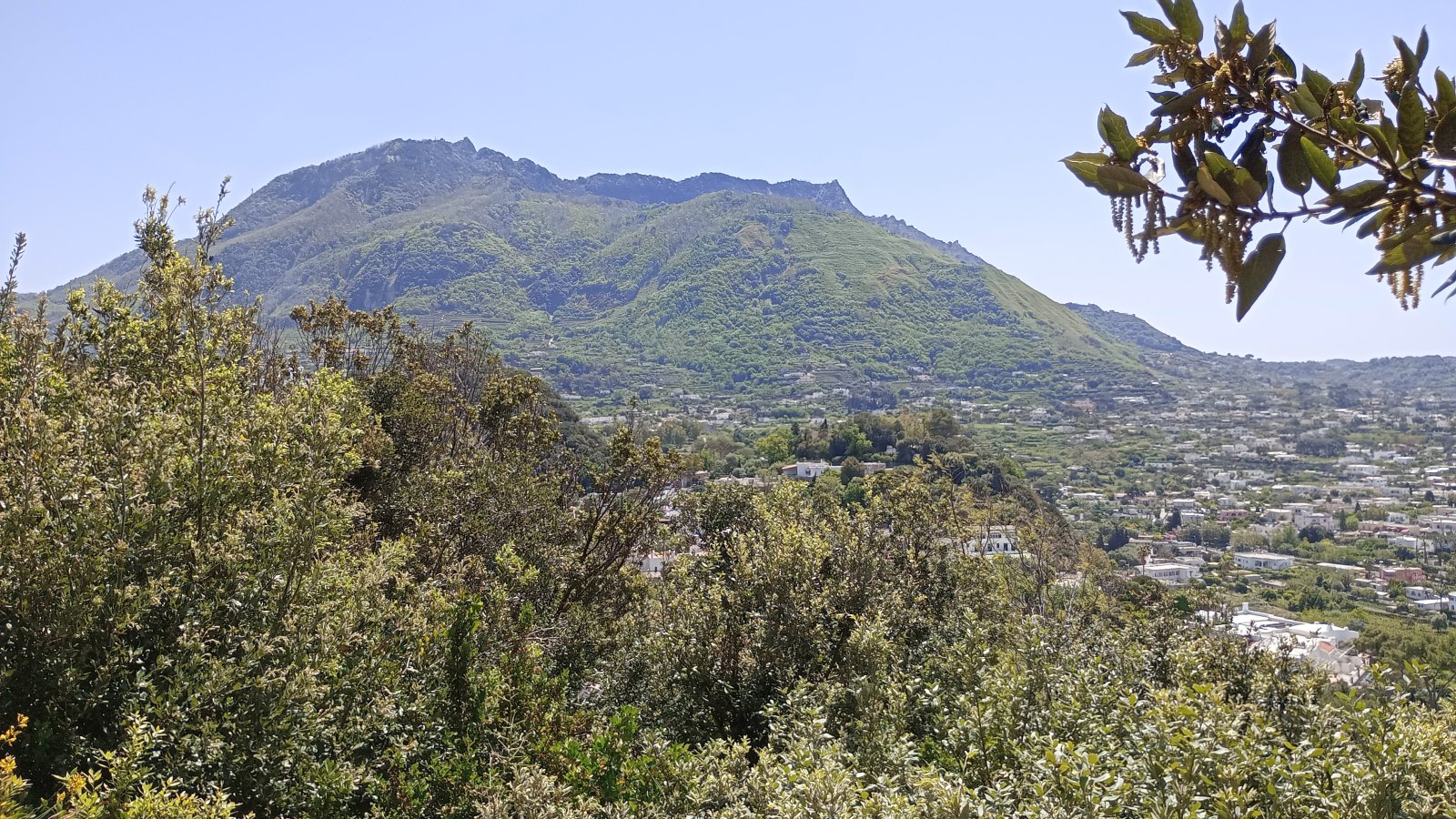 El Monte Epomeo es la montaña más alta de Ischia - Ischia | Secret World Trip Planner