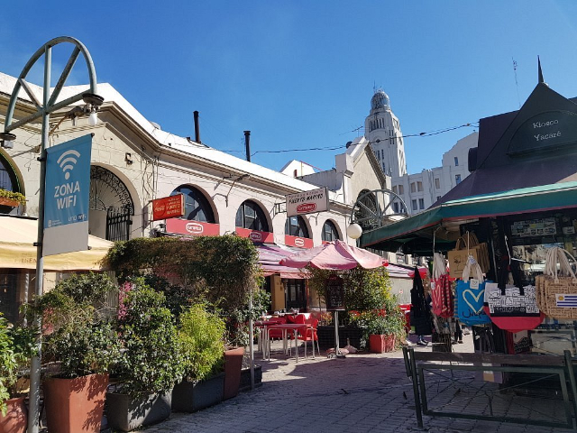 ຕະຫຼາດທ່າເຮືອ - Montevideo | Secret World Trip Planner