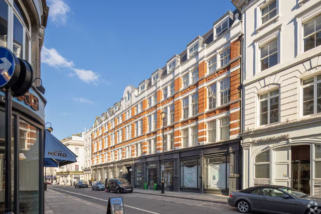 लांब एकर - Long Acre | Secret World Trip Planner