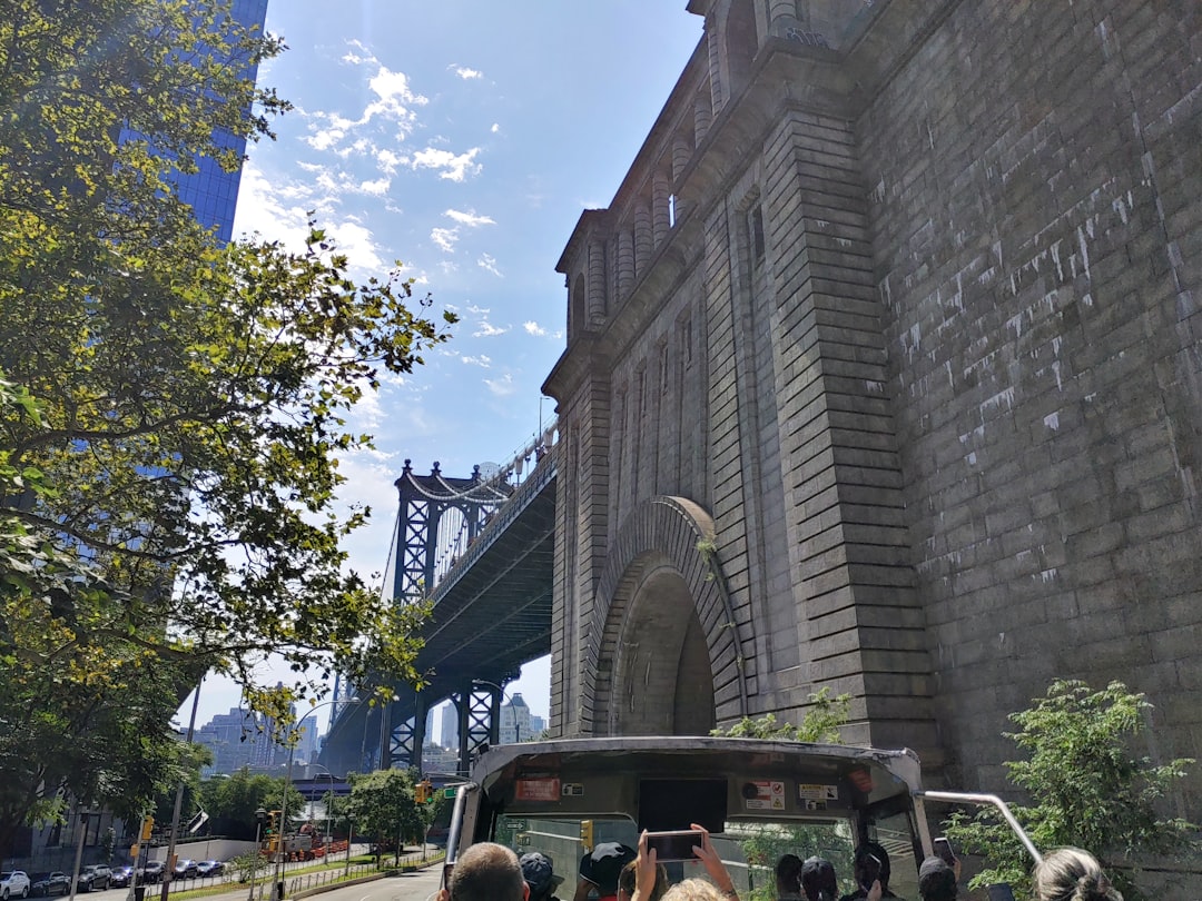 Die Türen des Esonerato: Ein Kunstwerk in New York - New York | Secret World Trip Planner