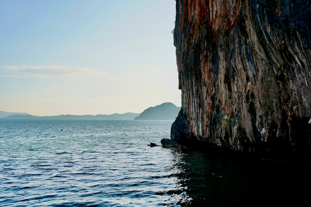 Descubre las Islas de Phuket: Naturaleza y Vida Nocturna - Distretto di Mueang Phuket | Secret World Trip Planner