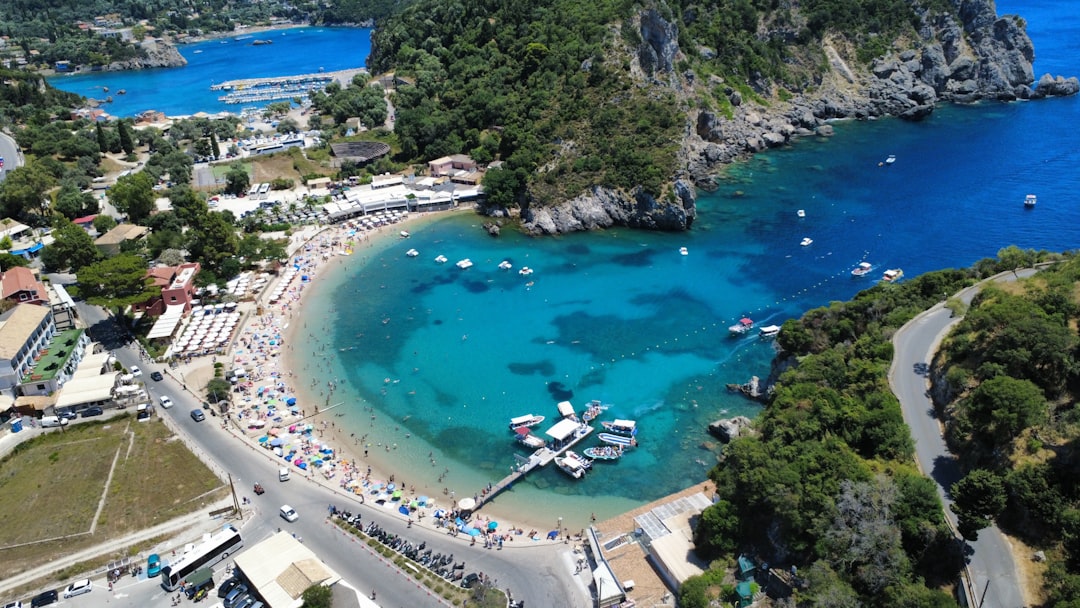 Descubre Corfú: Un Paraíso Verde entre Mar e Historia - Corfù | Secret World Trip Planner
