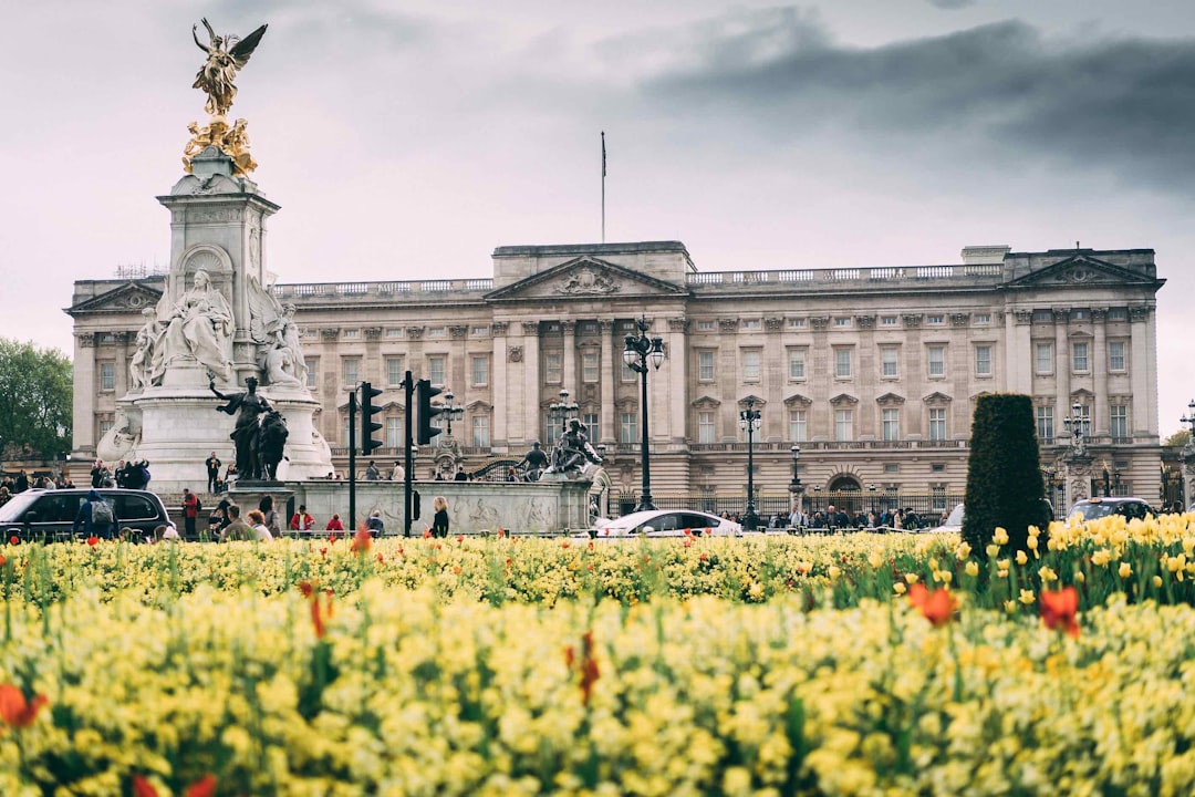 Descubre el Palacio de Buckingham: Arte y Arquitectura - Londra SW1A 1AA | Secret World Trip Planner