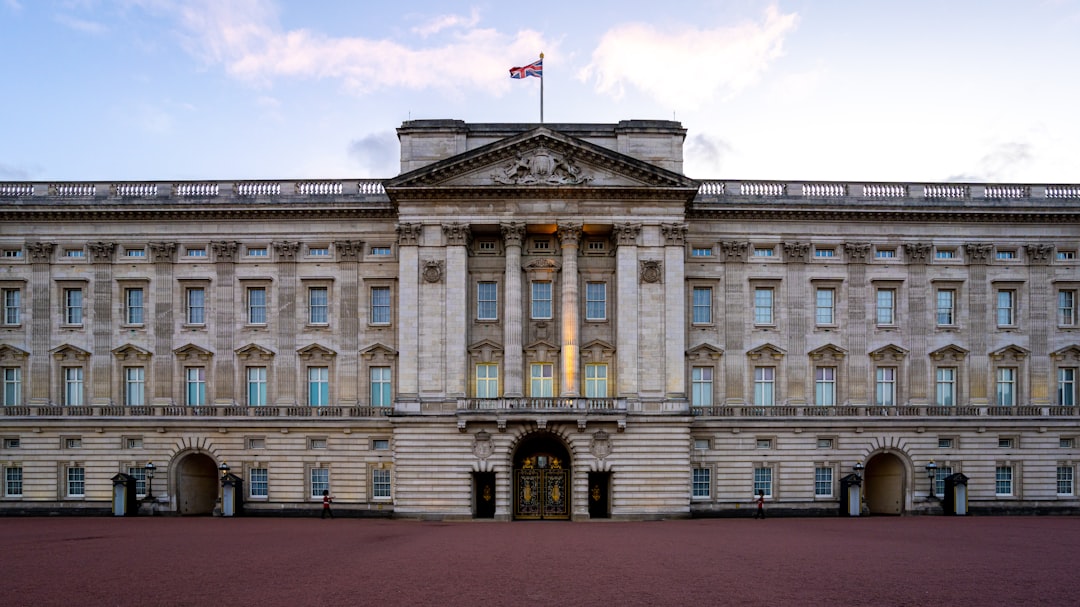 Descubre el Palacio de Buckingham: Arte y Arquitectura - Londra SW1A 1AA | Secret World Trip Planner