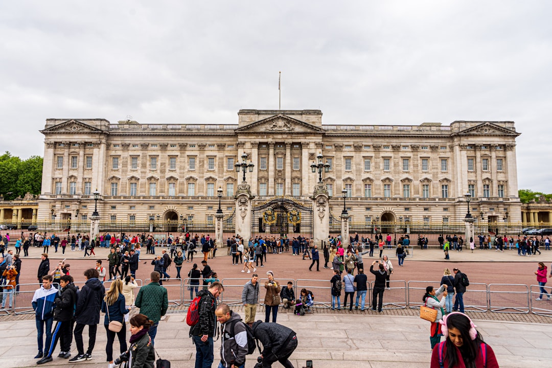 Descubre el Palacio de Buckingham: Arte y Arquitectura - Londra SW1A 1AA | Secret World Trip Planner