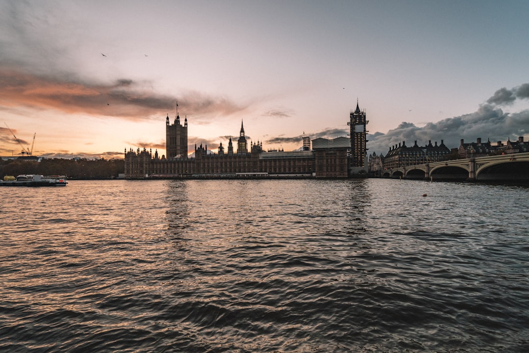 Secret World vs Wanderlog: Planificador de Viajes 2026 - Londra | Secret World Trip Planner
