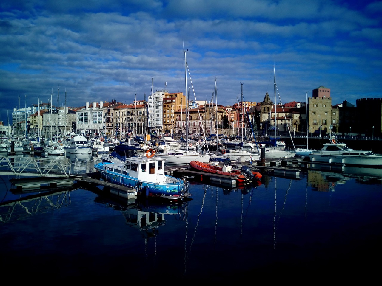 Top AI travel apps Gijón 2026: La scelta migliore per i viaggiatori - Gijón | Secret World Trip Planner