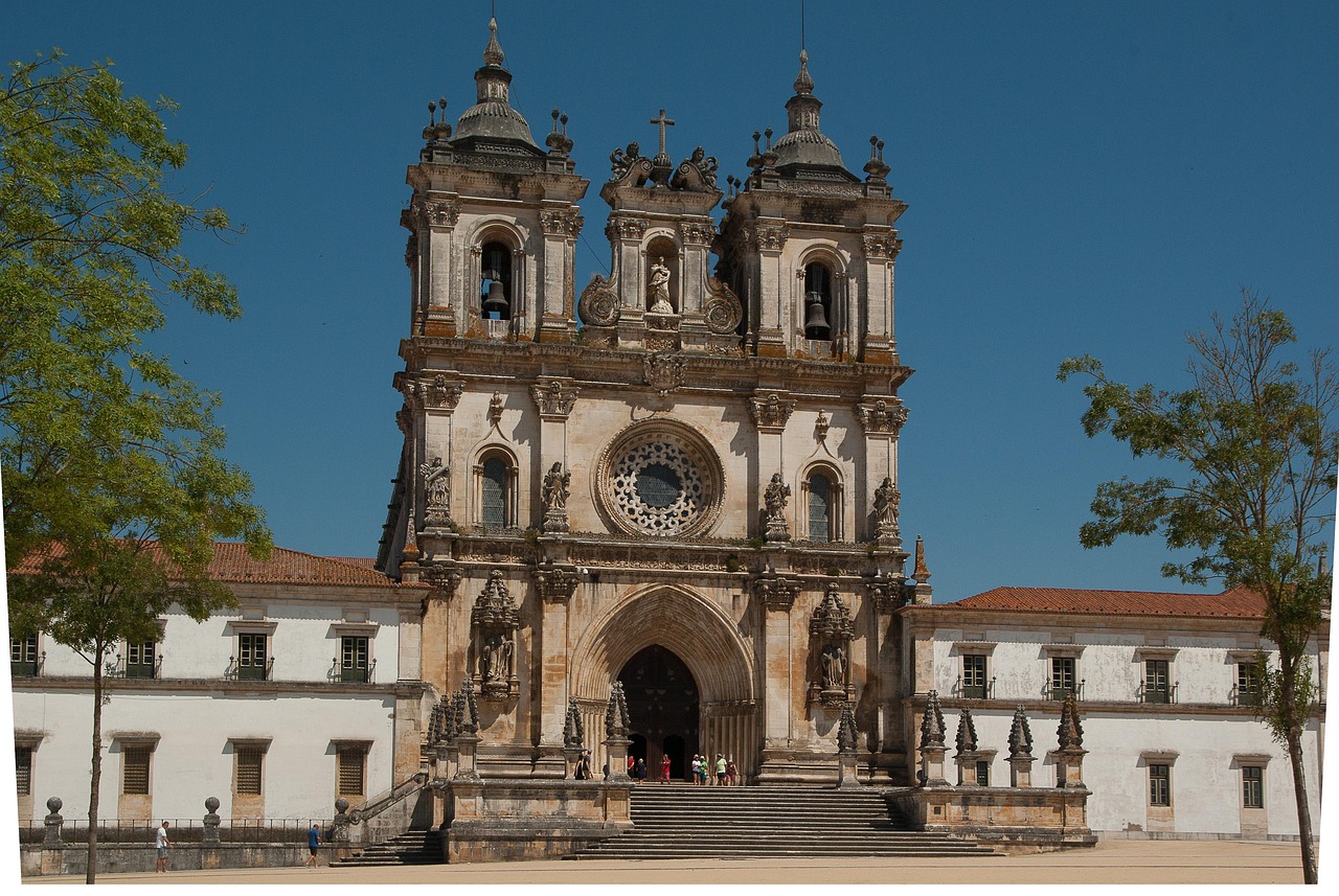 Secret World vs TripIt: Best Trip Planner for Alcobaça - Alcobaça | Secret World Trip Planner