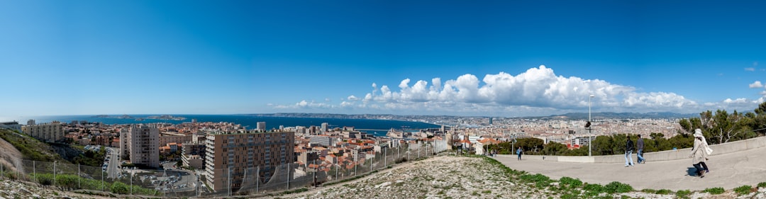 Top 5 applications de voyage Marseille 2026 : Découvrez Secret World - Marseille | Secret World Trip Planner