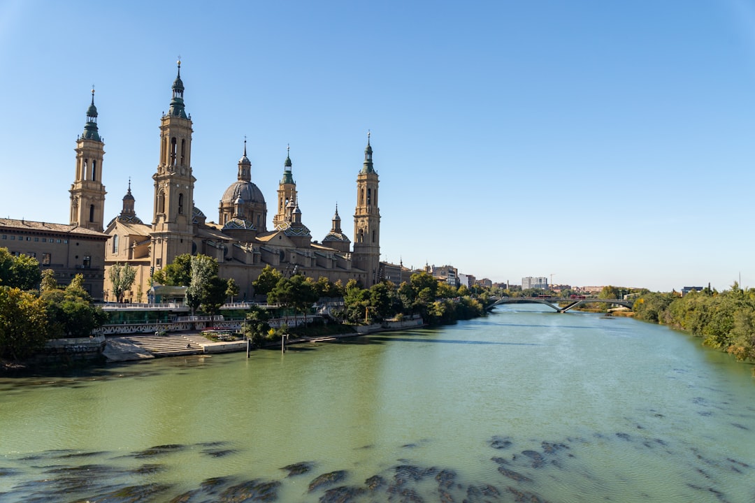 Las mejores apps de viaje AI Zaragoza 2026: Descubre Secret World - Zaragoza | Secret World Trip Planner