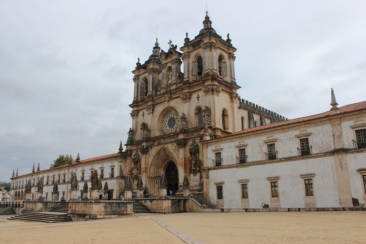 Secret World vs TripIt: o melhor planejador de viagens - Alcobaça | Secret World Trip Planner