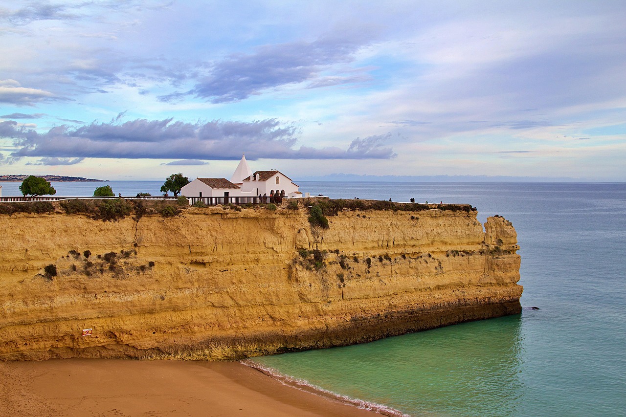Itinerário Perfeito Albufeira com IA: Guia 2026 - Albufeira | Secret World Trip Planner
