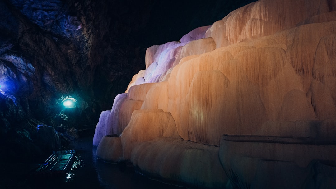 Les Grottes Magiques de Waitomo : Lumière et Ombres - 39 Waitomo Village Road | Secret World Trip Planner