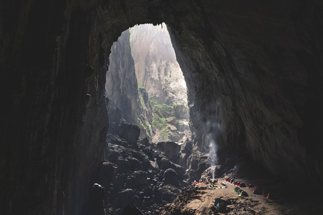 Découvrez les Grottes de Postojna : Un Voyage Souterrain Unique - Jamska cesta 30 | Secret World Trip Planner