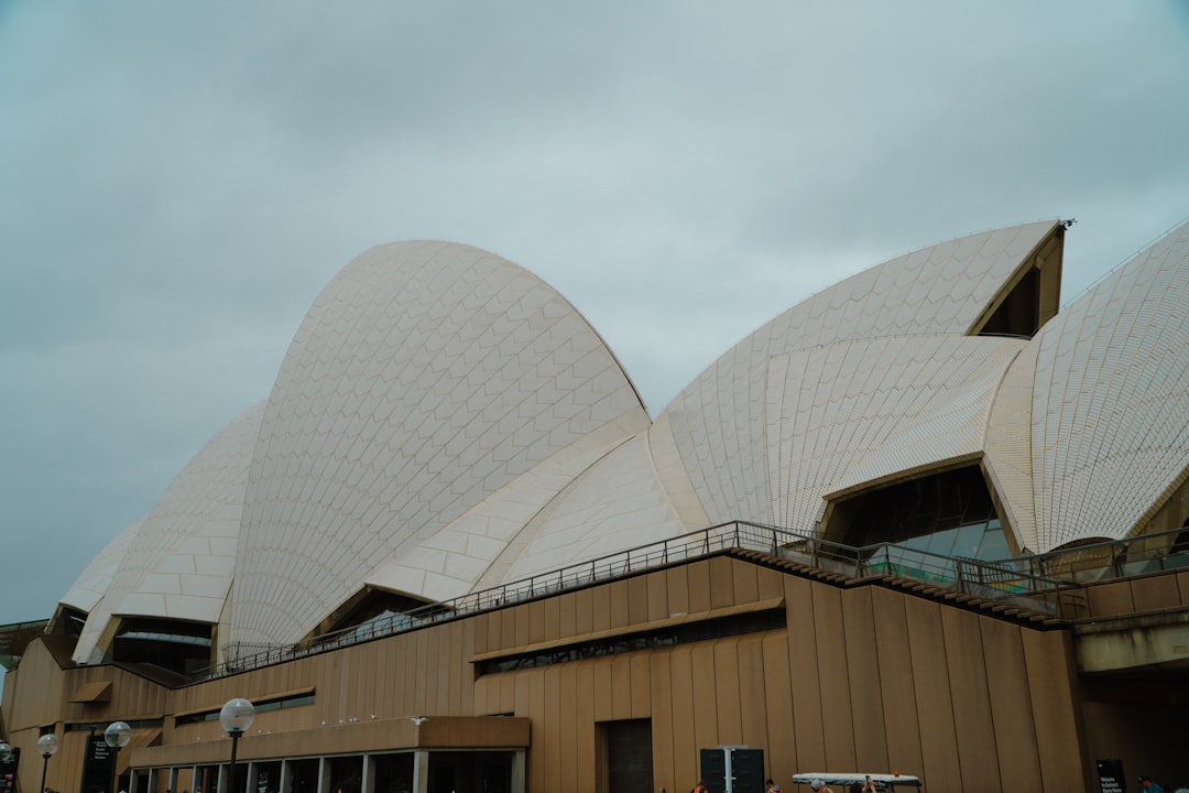 Teatro de la Ópera de Sídney: Un Icono Arquitectónico - Bennelong Point | Secret World Trip Planner