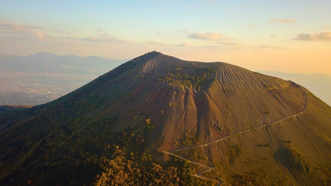 Esplorando il Vesuvio: il Custode di Storia e Natura - Vesuvio | Secret World Trip Planner