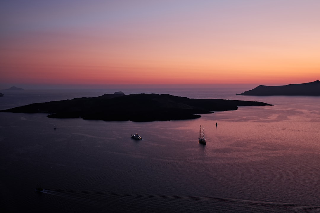 Atardeceres de Ensueño en Oía, Santorini - Nik. Nomikou | Secret World Trip Planner