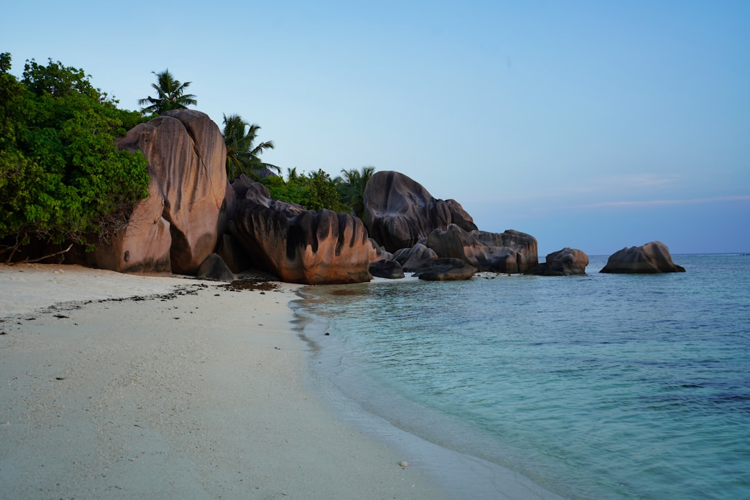 Anse Source d'Argent: Paraíso de las Seychelles - La Digue Island Lodge | Secret World Trip Planner