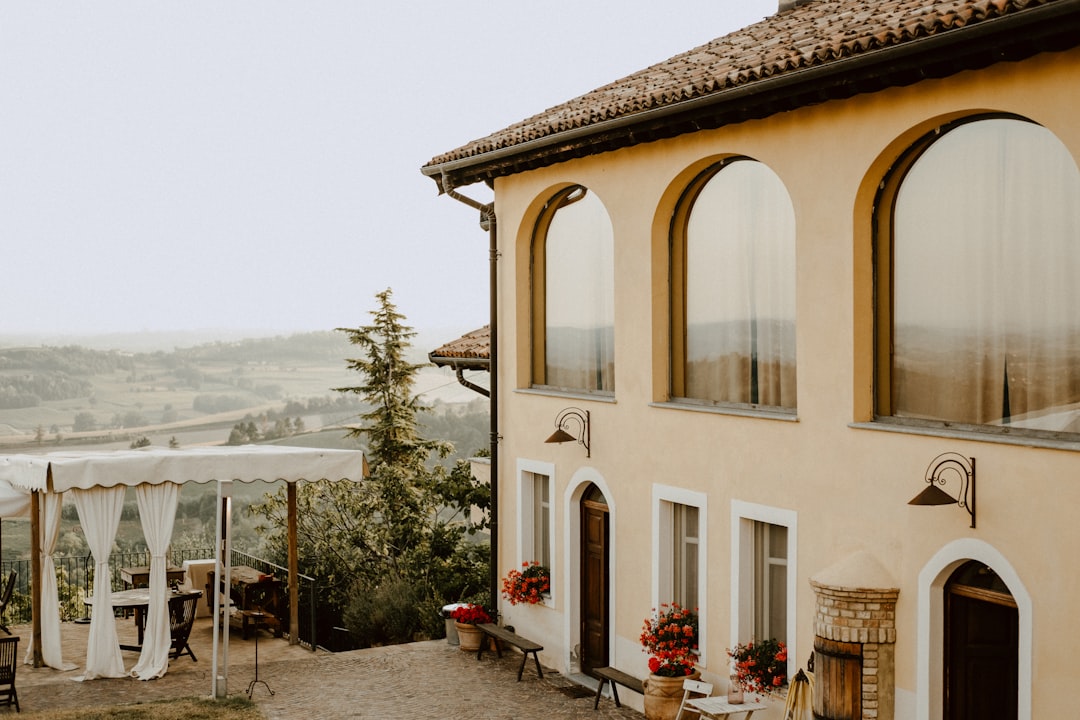 Entdecke die Weine von Langaround: Barolo & Barbaresco - 9 | Secret World Trip Planner