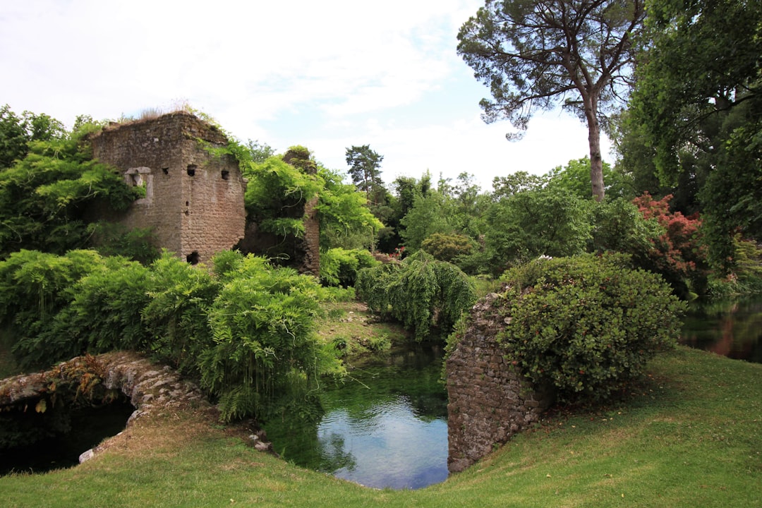 Giardino di Ninfa: Ein romantisches Paradies in Italien - 68 | Secret World Trip Planner