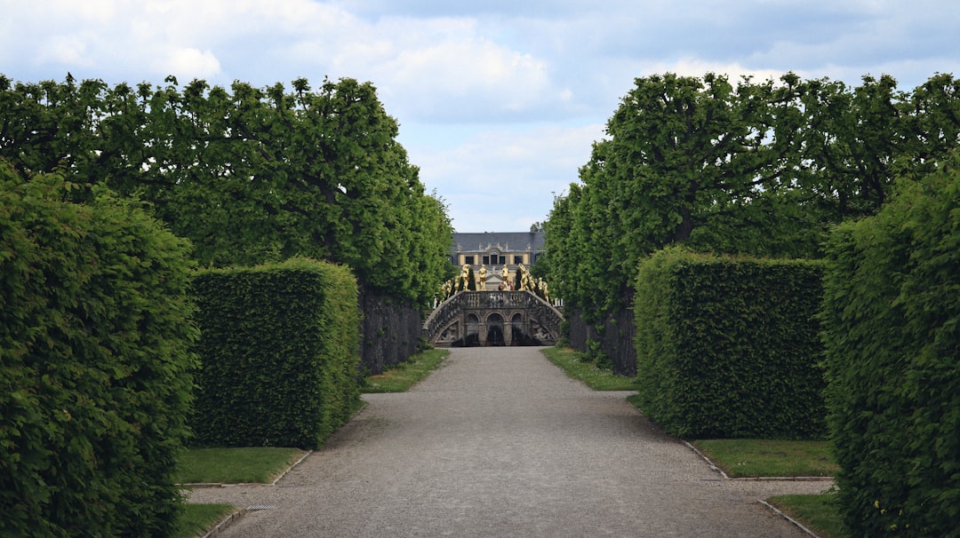 ヘレンハウゼンの王立庭園：ハノーファーの植物の楽園 - Herrenhäuser Str. 4 | Secret World Trip Planner
