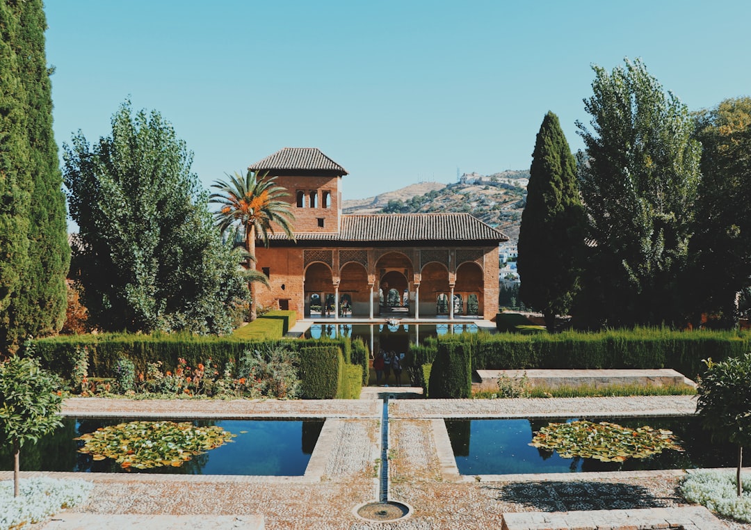 Hotel Alhambra Palace: Ein Architektonischer Traum in Granada - Centro | Secret World Trip Planner