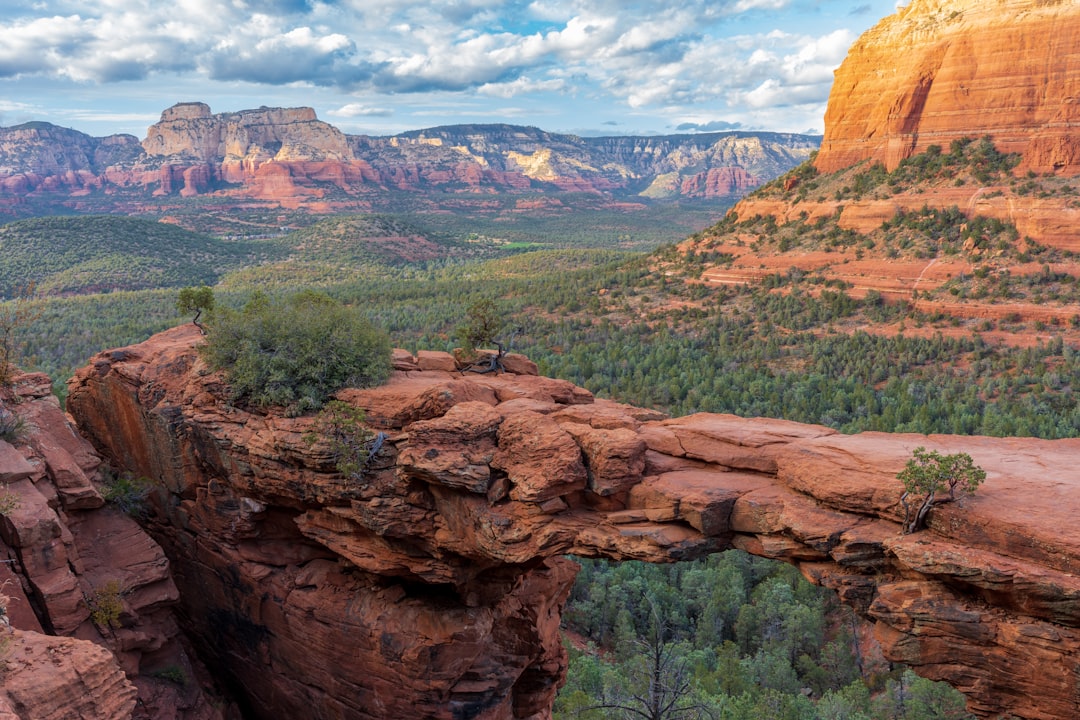 Entdecke die Teufelsbrücke in Sedona: Ein Naturabenteuer - Devil's Bridge Trail | Secret World Trip Planner