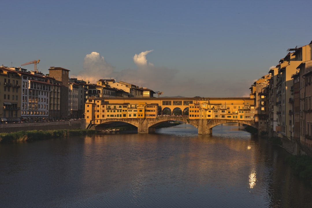 老桥：佛罗伦萨的璀璨珍宝 - Ponte Vecchio | Secret World Trip Planner