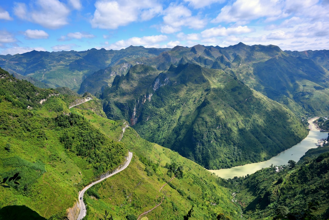 Découvrez la magie du col Mã Pí Lèng au Vietnam | Secret World Trip Planner