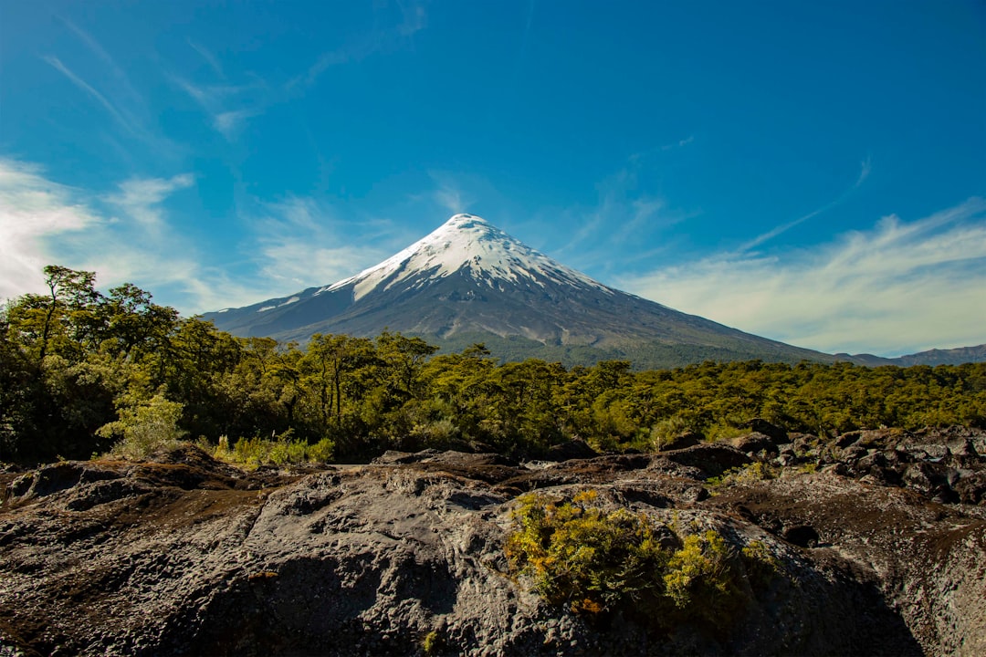 Scopri le affascinanti Cuevas Volcánicas del Villarrica in Cile - Refugio Villarrica | Secret World Trip Planner