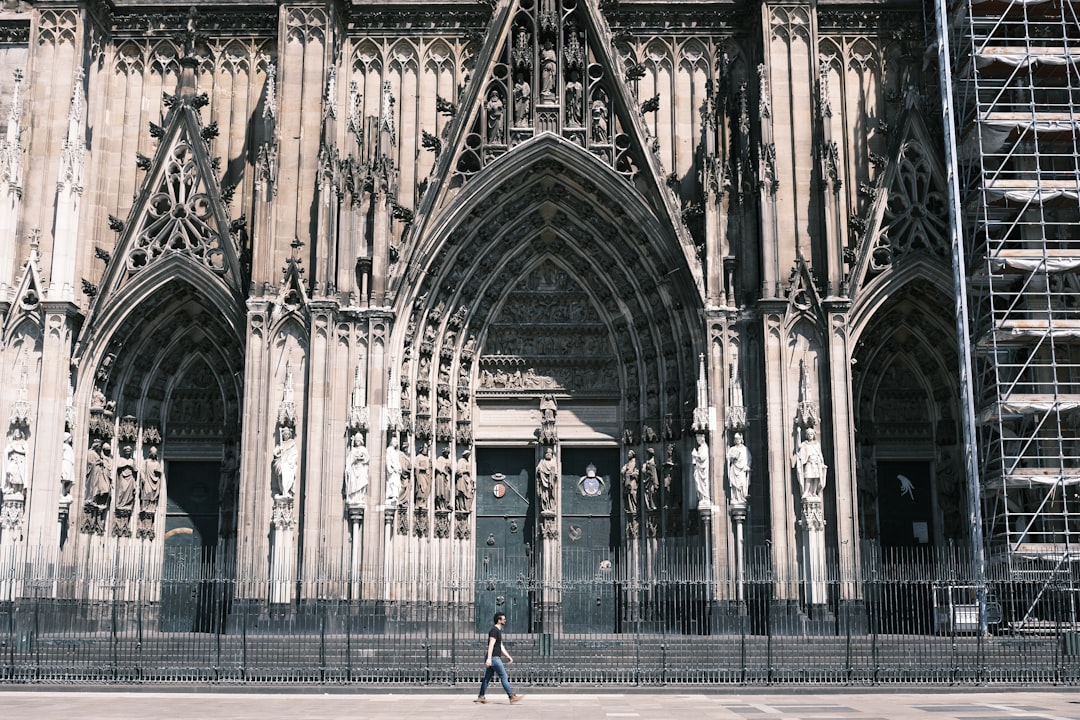Catedral de Colônia: Uma Obra-Prima da Arquitetura Gótica - Köln | Secret World Trip Planner