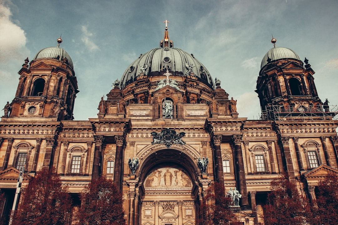Откройте для себя Берлинский собор: шедевр культуры и истории - Berlin | Secret World Trip Planner