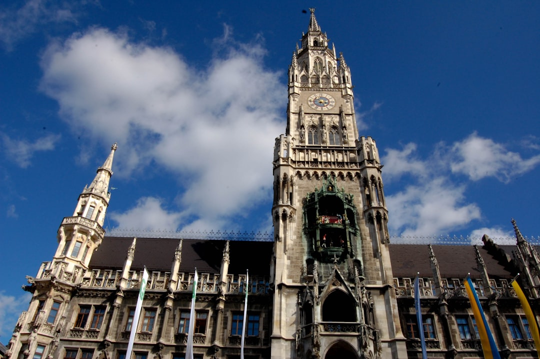 Descubre Marienplatz: el corazón palpitante de Múnich - München | Secret World Trip Planner