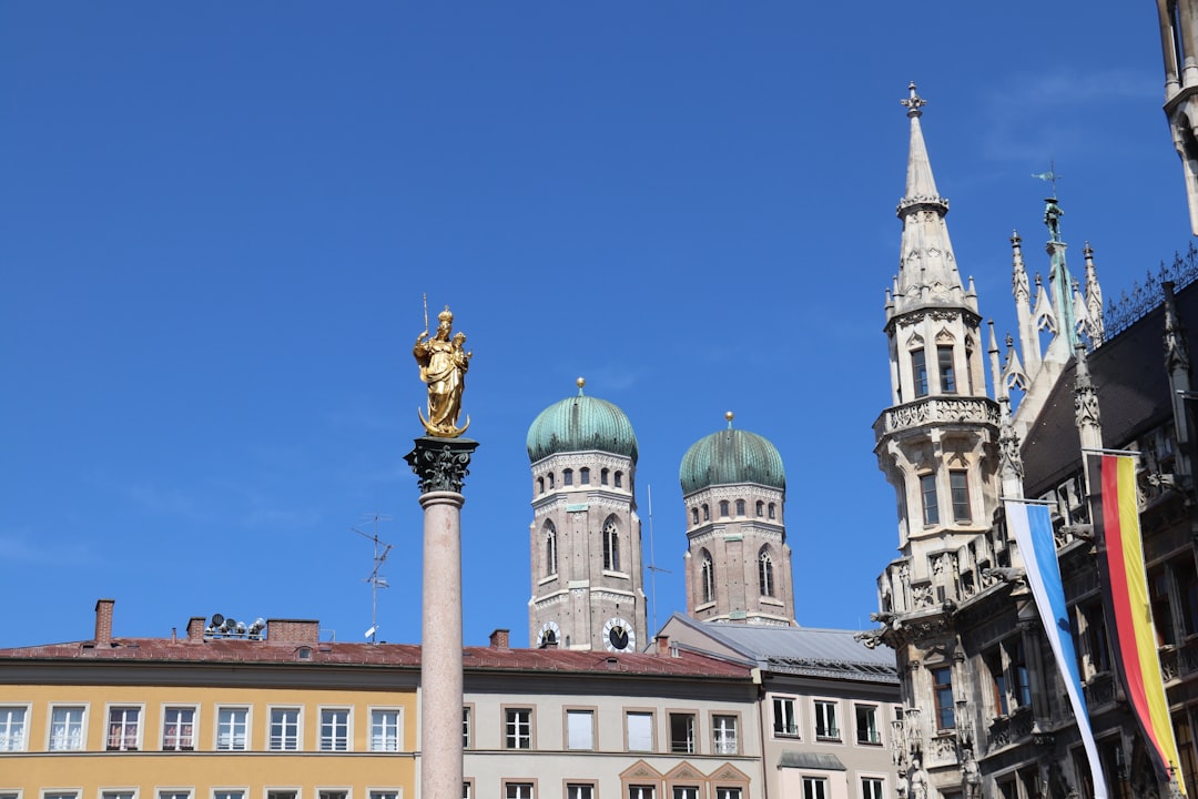 Откройте для себя Мариенплац: сердце Мюнхена - München | Secret World Trip Planner