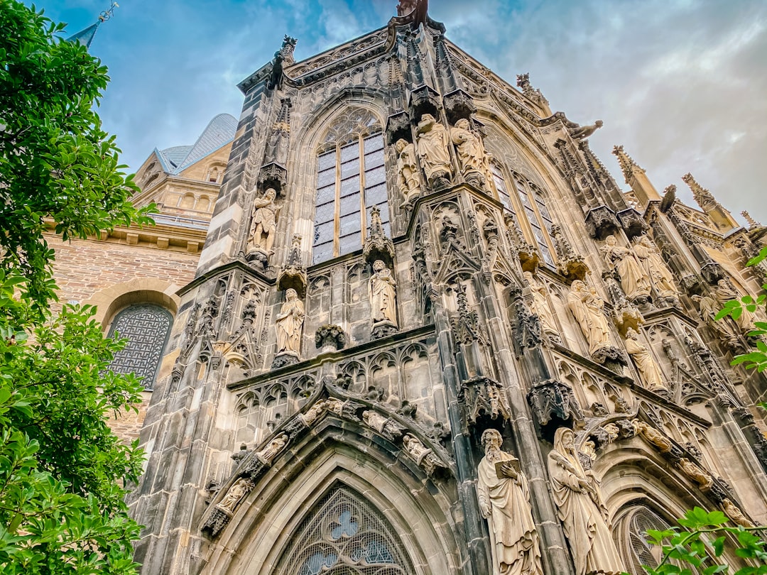 Аахенский собор: Путешествие в историю и духовность - Aachen | Secret World Trip Planner