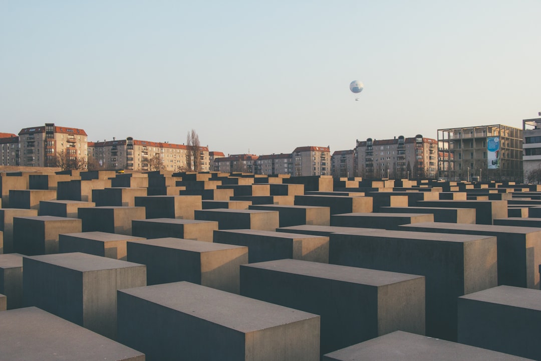 유럽에서 살해된 유대인 기념관: 베를린의 성찰의 장소 - Berlin | Secret World Trip Planner
