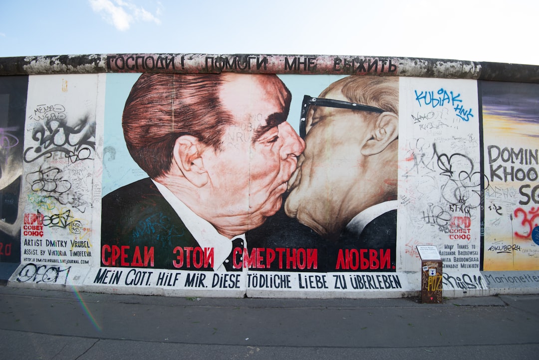Descubre la East Side Gallery: un viaje por la historia de Berlín - Berlin | Secret World Trip Planner