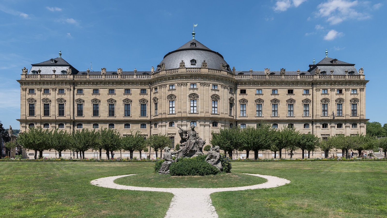 ヴュルツブルクのレジデンツを発見：バイエルンの文化的宝石 - Würzburg | Secret World Trip Planner