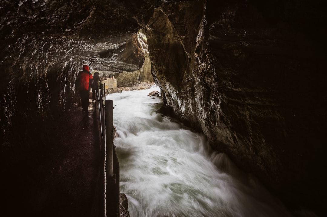 Partnachklamm: путешествие между природой и приключением в Баварии - Garmisch-Partenkirchen | Secret World Trip Planner