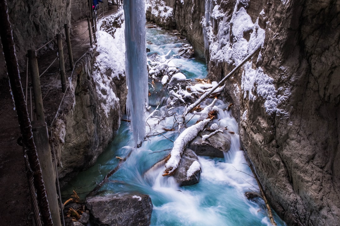 Partnachklamm: 자연과 모험이 어우러진 바이에른 여행 - Garmisch-Partenkirchen | Secret World Trip Planner