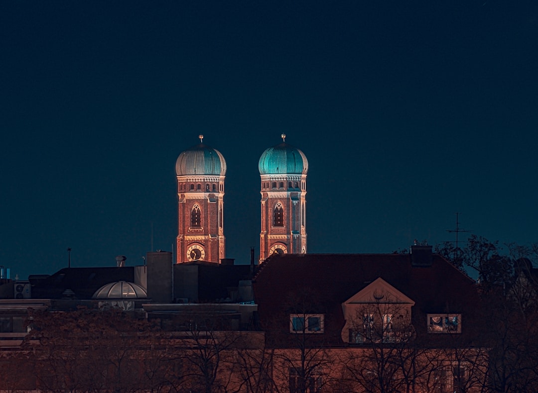 Descubre la Frauenkirche de Múnich: símbolo de cultura e historia - München | Secret World Trip Planner