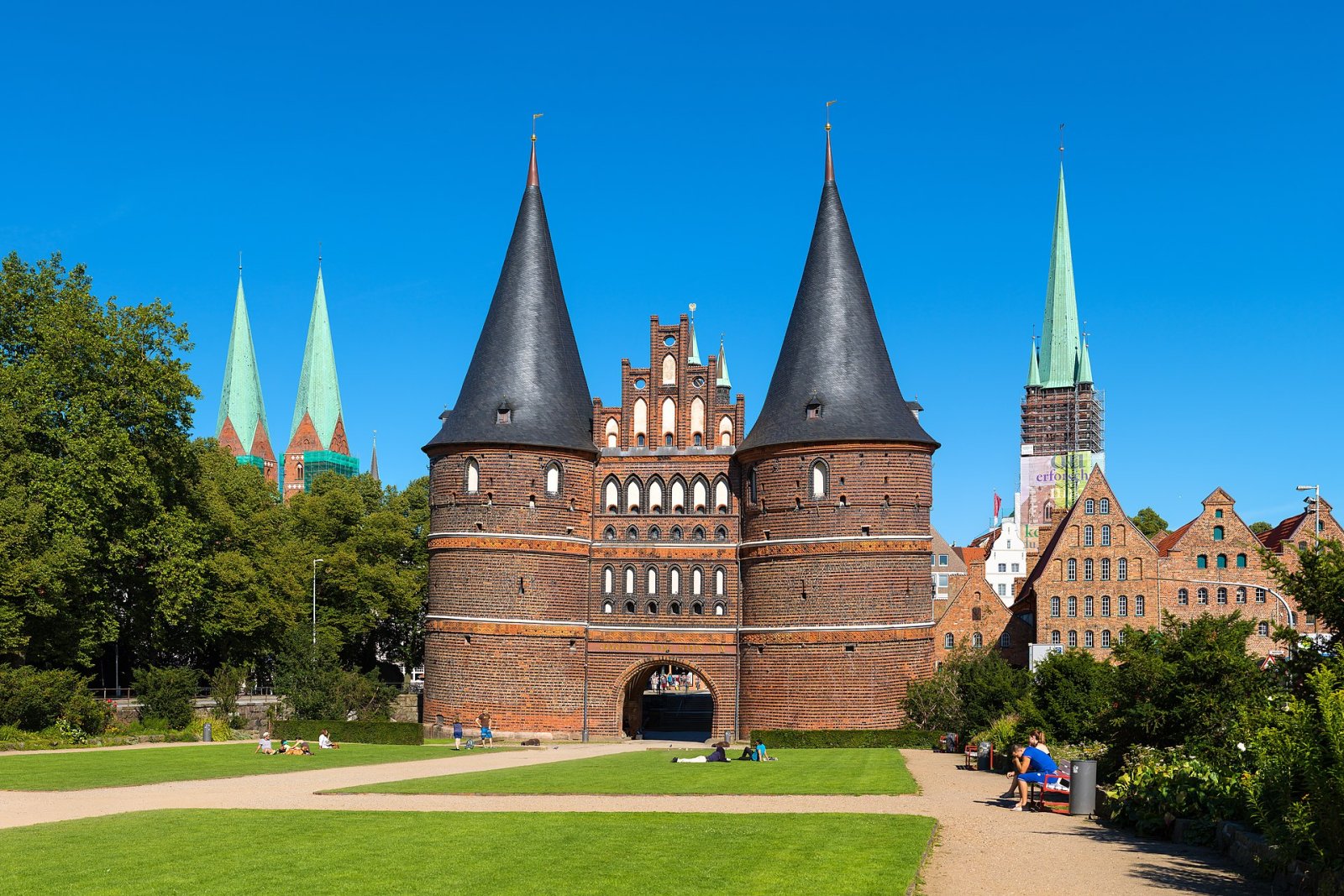 Descubre el Holstentor de Lübeck: un símbolo de historia y arquitectura — Lübeck