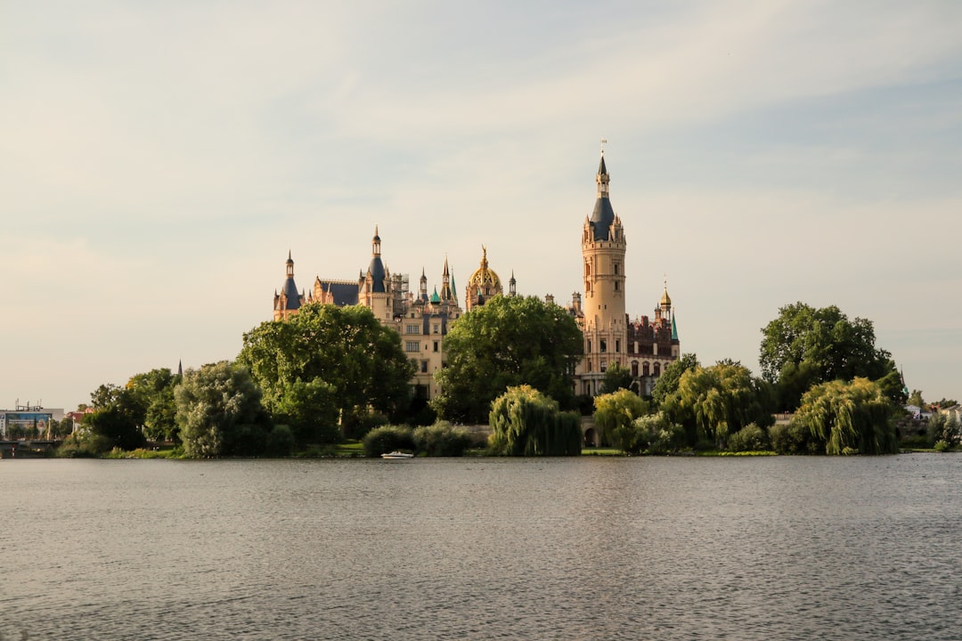 Descubre el Castillo de Schwerin: una joya de la historia alemana - Schwerin | Secret World Trip Planner